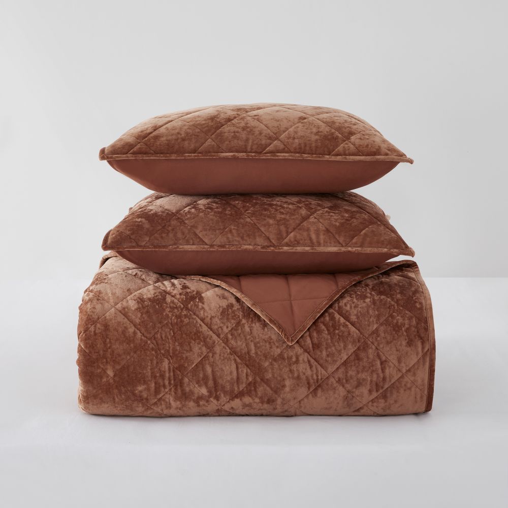 Wonderful Bedding Reddish-Brown Luxurious Velvet 3-Piece Quilt Set Wonderful
