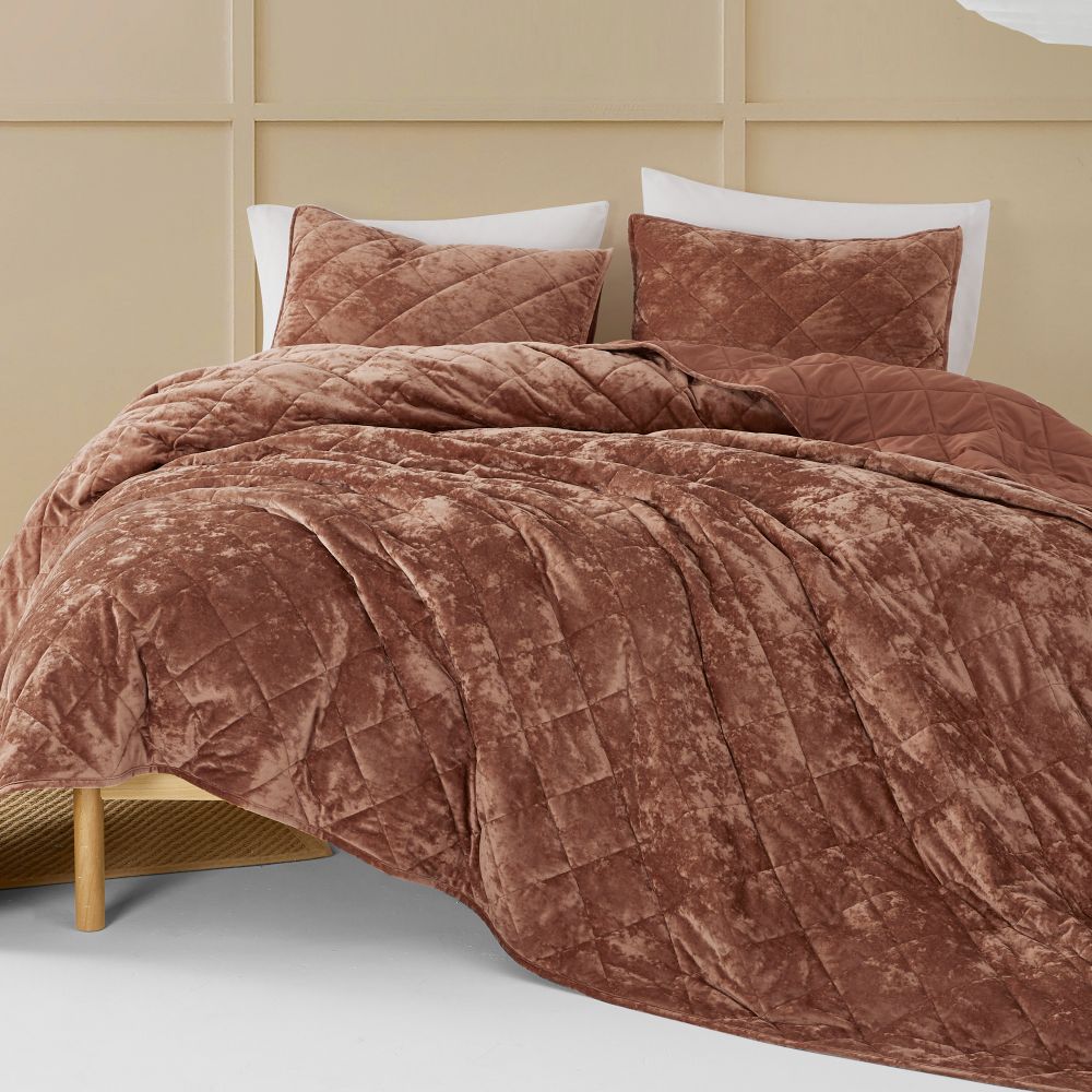 Wonderful Bedding Reddish-Brown Luxurious Velvet 3-Piece Quilt Set Wonderful