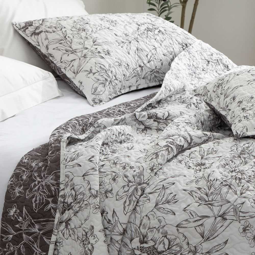 Wonderful Bedding Reversible Floral Pattern Quilt 3-Piece Set Wonderful
