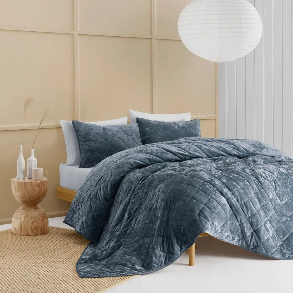 Wonderful Bedding Geometric Design Luxury Washed Velvet 3-Piece Quilt Set Wonderful
