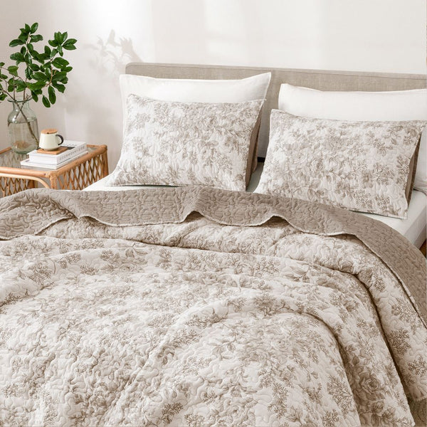 Rose-Patterned Quilted 3 Piece Quilt Set