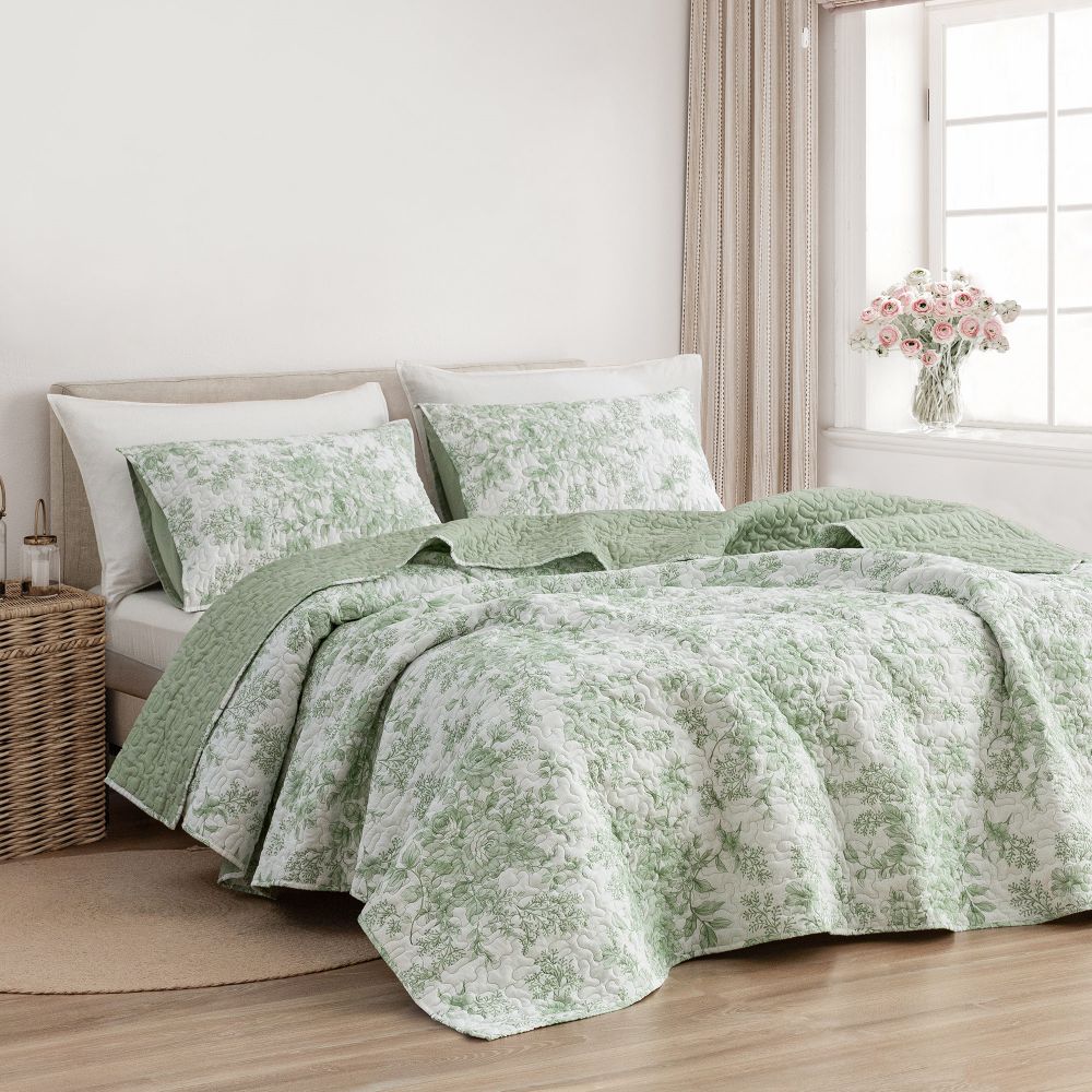 Wonderful Bedding Rose-Patterned Quilted 3 Piece Quilt Set Wonderful