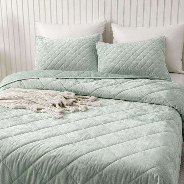 Wonderful Bedding Geometric Quilted Velvet Green 3-Piece Quilt Set