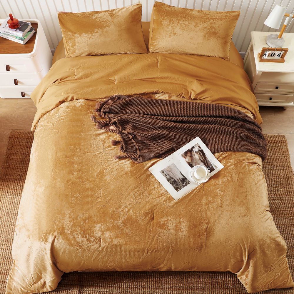 Wonderful Bedding Luxurious Crushed Velvet 3-Piece Comforter Set-