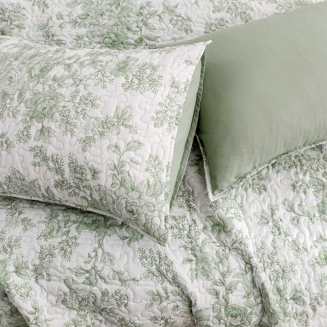 Wonderful Vintage Rose Quilted 3-Piece Bedding Set-