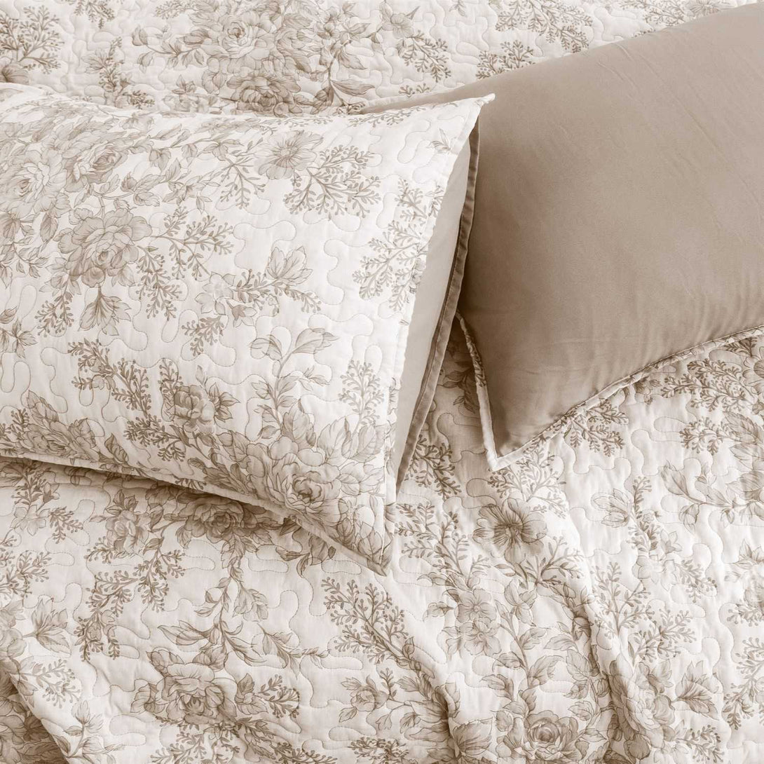 Wonderful Vintage Rose Quilted 3-Piece Bedding Set-