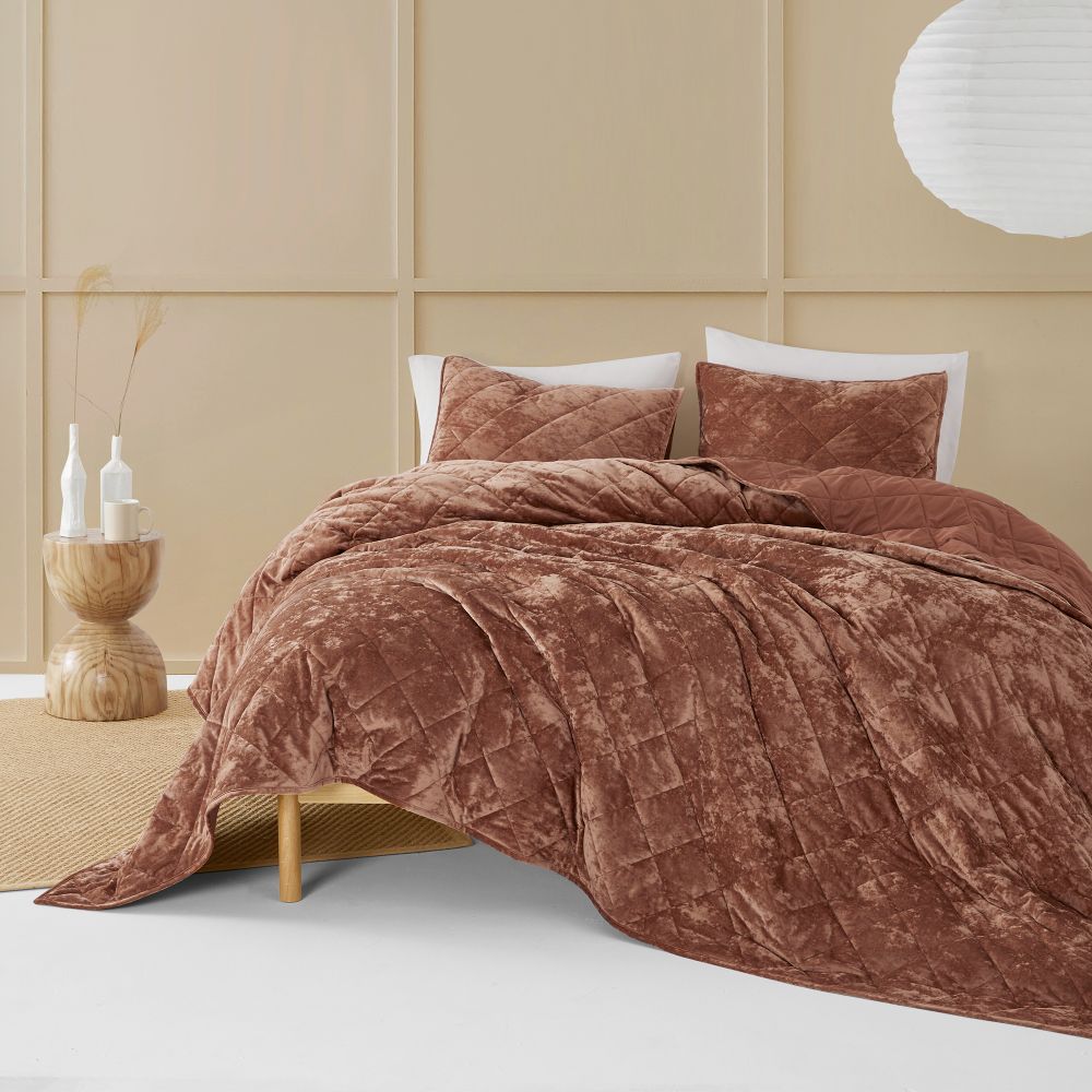 Wonderful Bedding Reddish-Brown Luxurious Velvet 3-Piece Quilt Set-