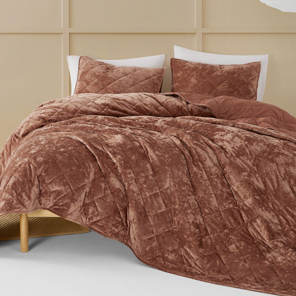 Wonderful Bedding Reddish-Brown Luxurious Velvet 3-Piece Quilt Set-
